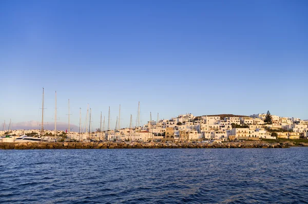 海滨村庄马利在竞赛岛，希腊，黄昏 — 图库照片