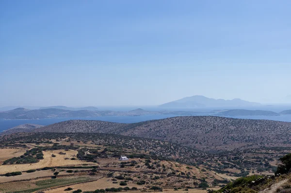Vue imprenable depuis une montagne de l'île d'Iraklia, Grèce — Photo