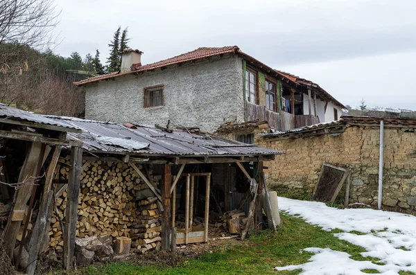 Vecchia casa abbandonata nel villaggio di Antartiko, Florina, Grecia — Foto Stock