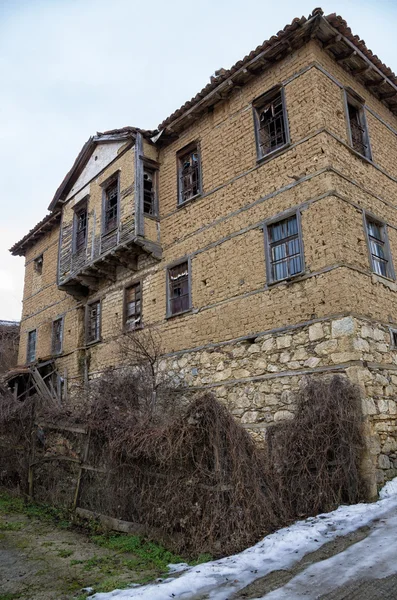 Staré a opuštěné dům v Antartiko vesnici, Florina, Řecko — Stock fotografie