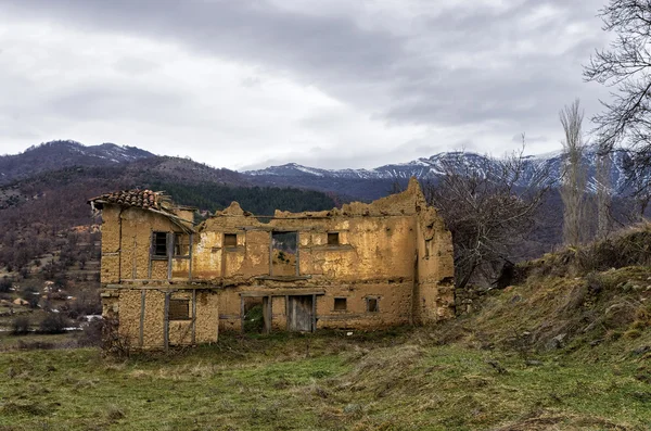 希腊弗洛里纳安达提科村的旧的和废弃的房子 — 图库照片