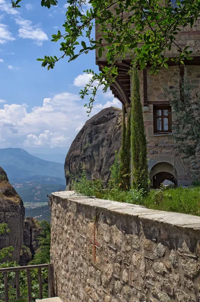 Jarda de um mosteiro em Meteora, Grécia — Fotografia de Stock