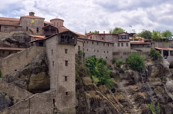 Monastery on top of a cliff in Meteora, Greece — Stock Photo, Image