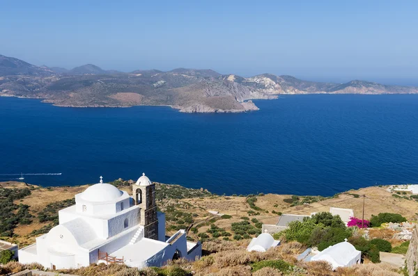 Widok ze szczytu wzgórza w Milos island, Cyklady, Grecja — Zdjęcie stockowe