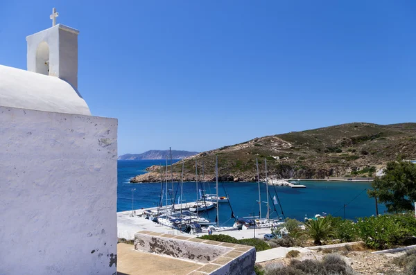 Blick auf den Hafen der Insel Kimolos, Kykladen, Griechenland — Stockfoto