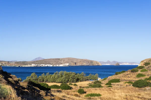 Vue sur la mer à Kimolos île, Cyclades, Grèce, tôt le matin — Photo