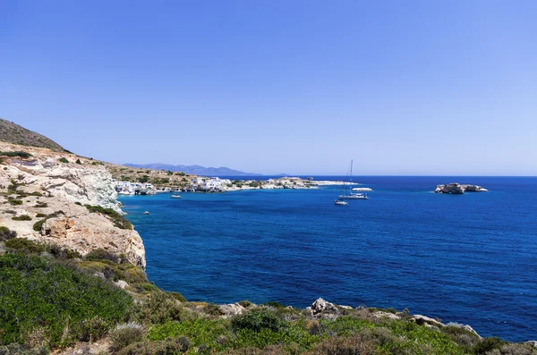 多岩石的海岸线，在 Kimolos 岛，希腊基克拉泽斯 — 图库照片
