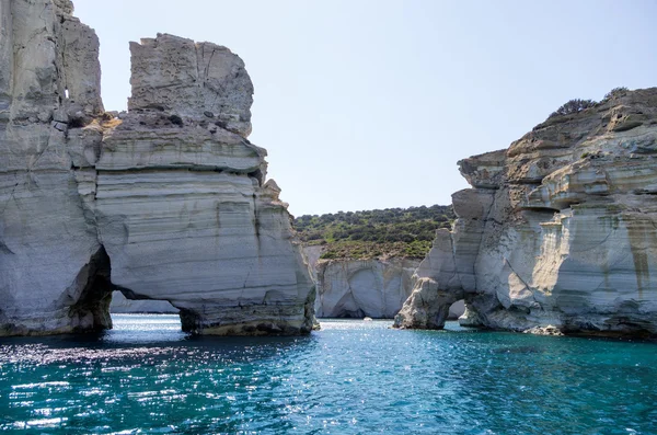 Milos Adası, Kiklad Adaları, Yunanistan kayalık sahil şeridi