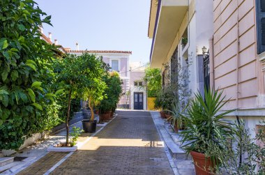Cadde ile neoklasik yapılar Mets mahallede, Atina, Yunanistan