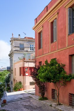 Cadde ile neoklasik yapılar Mets mahallede, Atina, Yunanistan