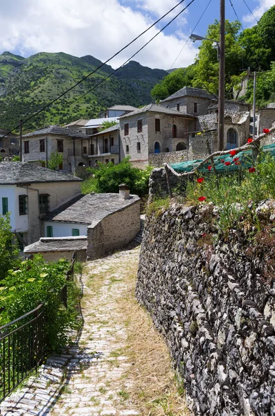 在 Syrrako 村，伊庇鲁斯，希腊街 — 图库照片