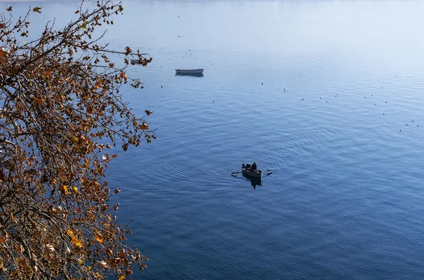 Beautiful autumn scenery in lake Ohrid — Stock Photo, Image