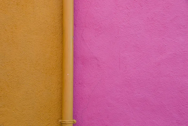 Turuncu ve pembe duvar Burano Adası