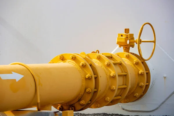 Equipment Pipeline Yellow Oil Gas Valves Gas Plant Pressure Safety — Stock Photo, Image