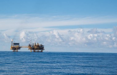 Petrol ve doğalgaz üretim süreci offshore 'da flatform
