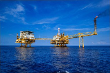 Deniz aşırı petrol ve doğalgaz üretimi ve keşif işi. Üretim petrol ve gaz fabrikası ve denizdeki ana inşaat platformu. Enerji sektörü