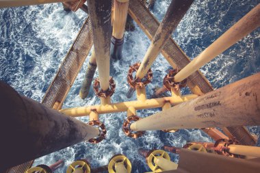 Açık deniz sondajı sarı petrol ve doğalgaz üretim petrol boru hattı.