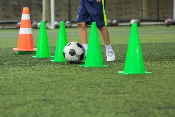 Táticas Bola Futebol Campo Grama Com Cone Para Treinamento Tailândia — Fotografia de Stock