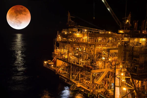 Offshore Éjszaka Ipar Olaj Gáztermelés Kőolajvezeték Háttér Szuper Kék Vér — Stock Fotó