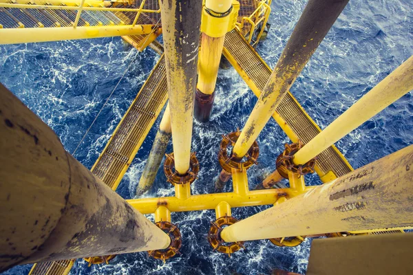 Offshore Pijpboor Gele Gasproductie Aardoliepijpleiding Golven Zee — Stockfoto