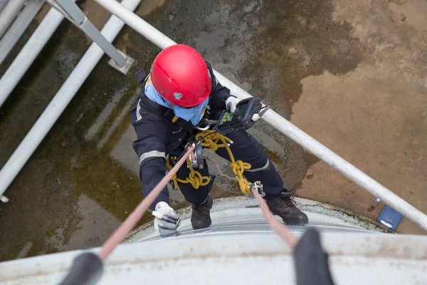 Vista Dall Alto Ispezione Accesso Alla Corda Maschile Dell Industria — Foto Stock