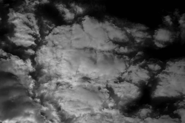 Nuvem Fofa Texturizada Abstrato Isolado Sobre Fundo Preto — Fotografia de Stock