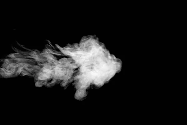 隔離された煙抽象的な粉黒い背景の上の水噴霧 — ストック写真