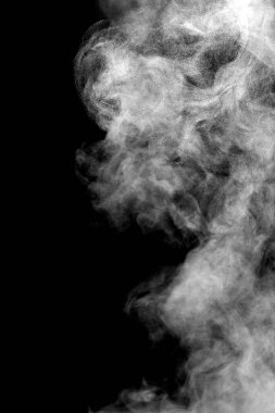 Beyaz duman izole, soyut toz, siyah arkaplanda su spreyi.