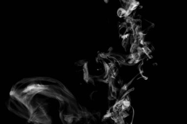 Beyaz duman izole, soyut toz, siyah arkaplanda su spreyi.