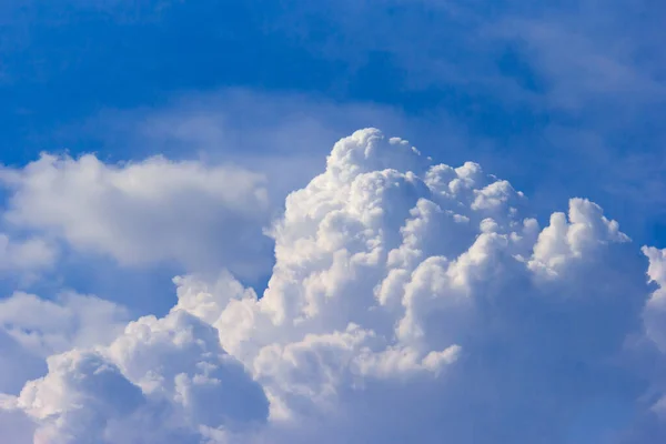 Nube Texturizada Sobre Fondo Azul Del Cielo — Foto de Stock