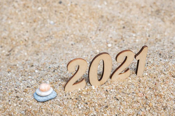 Creative Christmas Card New Year Numbers 2021 Beach Sea Cairn — Stock Photo, Image