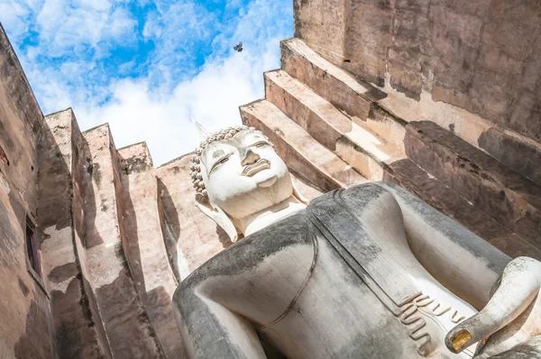 Большая Статуя Будды Сукхотай Всемирного Наследия Таиланде Храм Является Общественным — стоковое фото