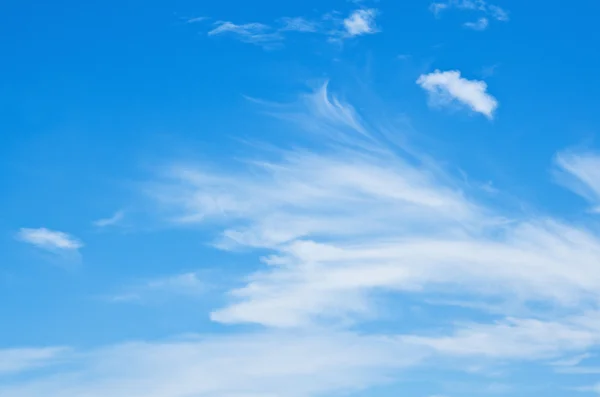 Mavi Gökyüzü ve Bulutlar