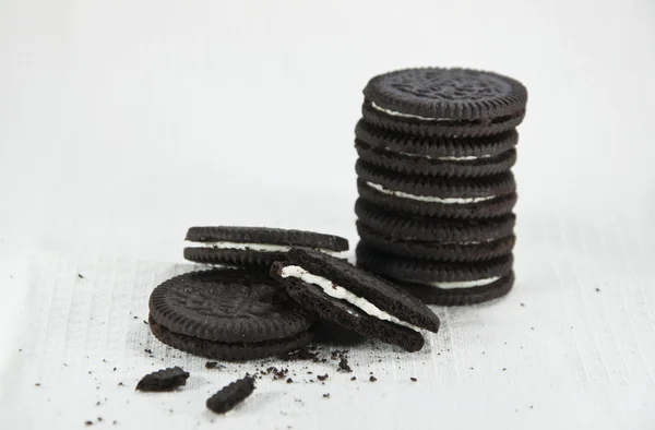 Choklad cookie och grädde — Stockfoto