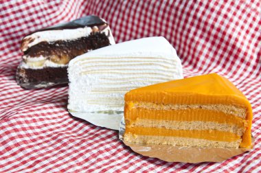 Tay çay pasta, Çikolata kremalı pasta katman ve krep pasta