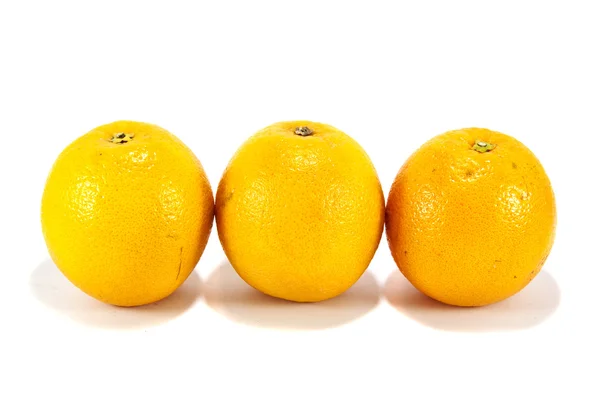 Pomarańczowy owoc na białym tle — Zdjęcie stockowe