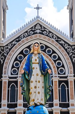 Bakire Meryem heykeli