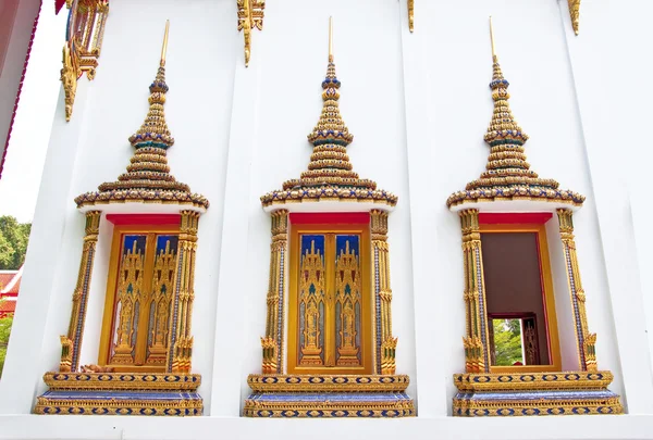 Beautiful Thai temple windows — Stock Photo, Image