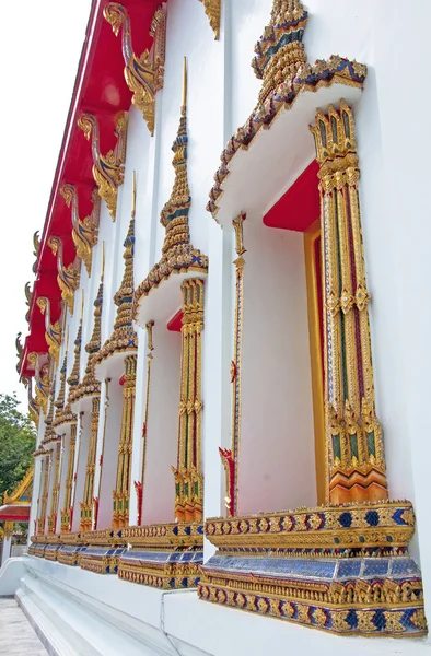 Janelas de igreja estilo tailandês bonito — Fotografia de Stock