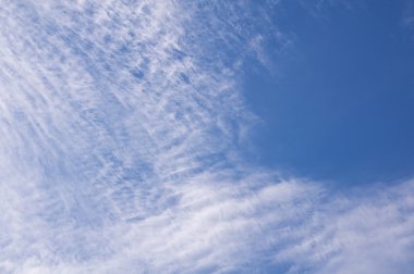 Mavi Gökyüzü ve Bulutlar