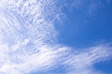 Mavi Gökyüzü ve Bulutlar