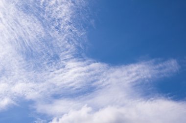 Mavi Gökyüzü ve Bulutlar