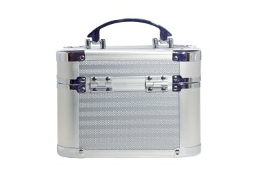 Beyaz arka plan üzerinde izole alüminyum kasa