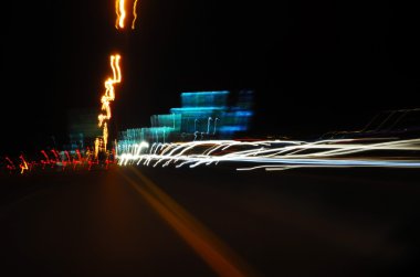 Araba ışık üstünde belgili tanımlık yol geceleri rotaları