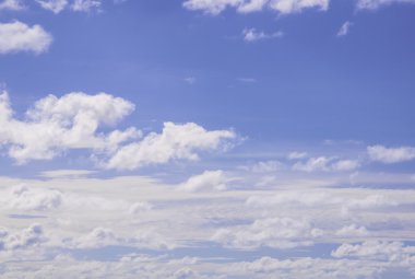 Bulutlu mavi gökyüzü