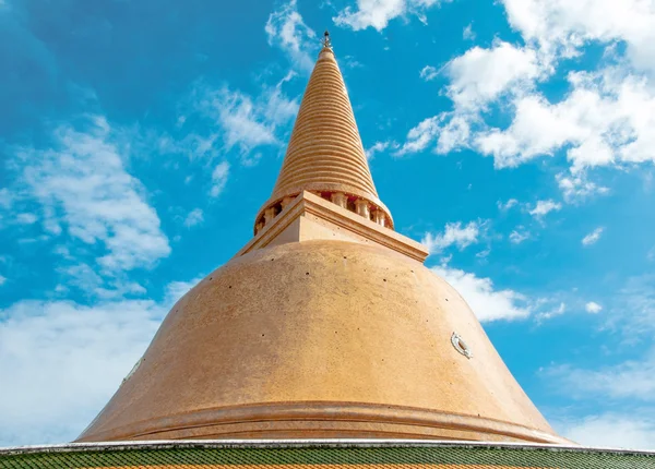 佛统塔，在那空拍世界最高佛塔 — 图库照片
