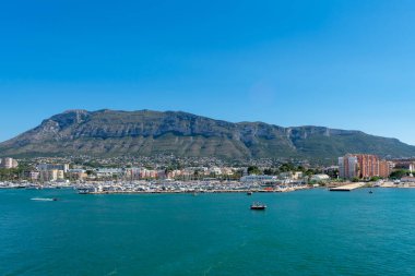 Denia Limanı 'nda tekneler. Alicante. Valensiyalı Cemaati. İspanya. Avrupa. 1 Temmuz 2021