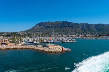 Denia Limanı 'nda tekneler. Alicante. Valensiyalı Cemaati. İspanya. Avrupa. 1 Temmuz 2021