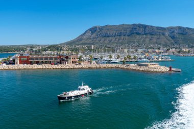 Denia Limanı 'nda tekneler. Alicante. Valensiyalı Cemaati. İspanya. Avrupa. 1 Temmuz 2021