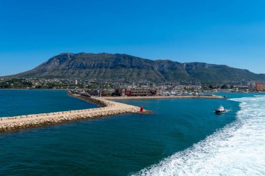 Denia Limanı 'nda tekneler. Alicante. Valensiyalı Cemaati. İspanya. Avrupa. 1 Temmuz 2021
